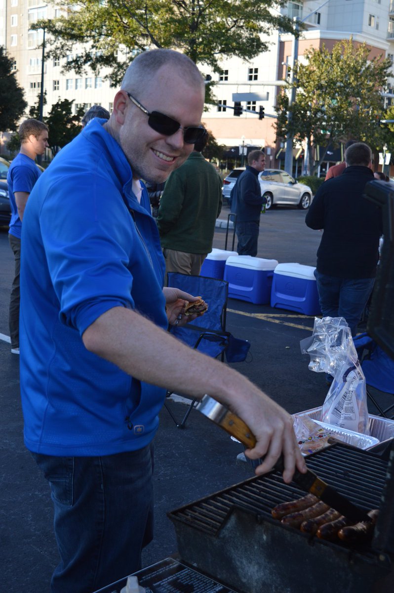 MarathonIT's tweet photo. A few pics from our fall parking lot cookout! https://t.co/86Wc4e3y2t