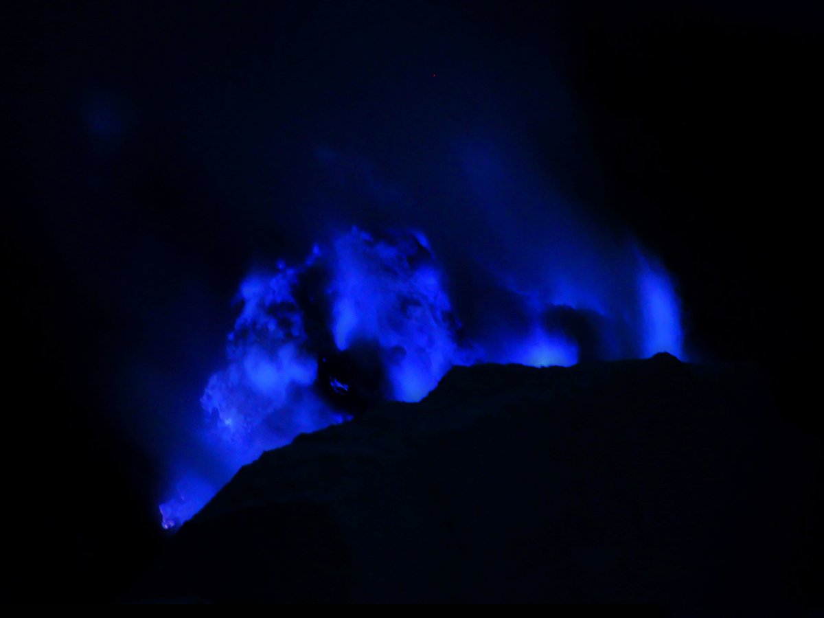 expeditionbali's tweet image. the mountain of blue fire... one of the two in the world.. #expeditionbali #bluefireexoedition #javaexpedition