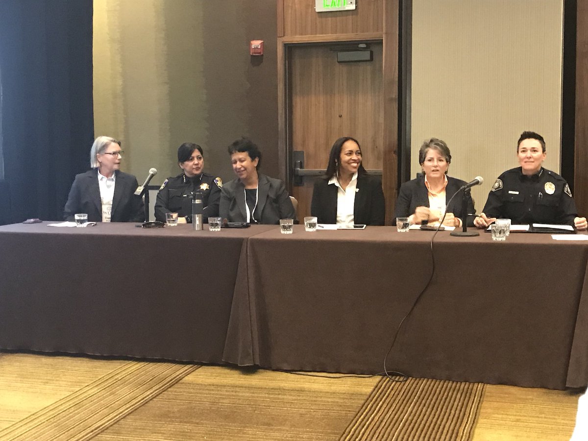 triciadinkle's tweet photo. Women’s leadership panel #WLLE2017 https://t.co/VxKZMQr0RN