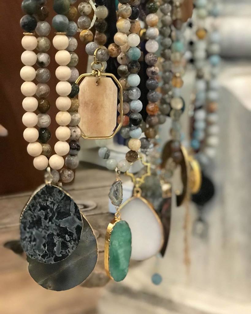 TheRusticMarket's tweet photo. Love all these beaded beauties from @hensleygracedesigns 💕
#shoplocal #shoptherusticmarket #fallyall #instagood #instadaily #somethingfore… https://t.co/xwZ0RTO9Mo