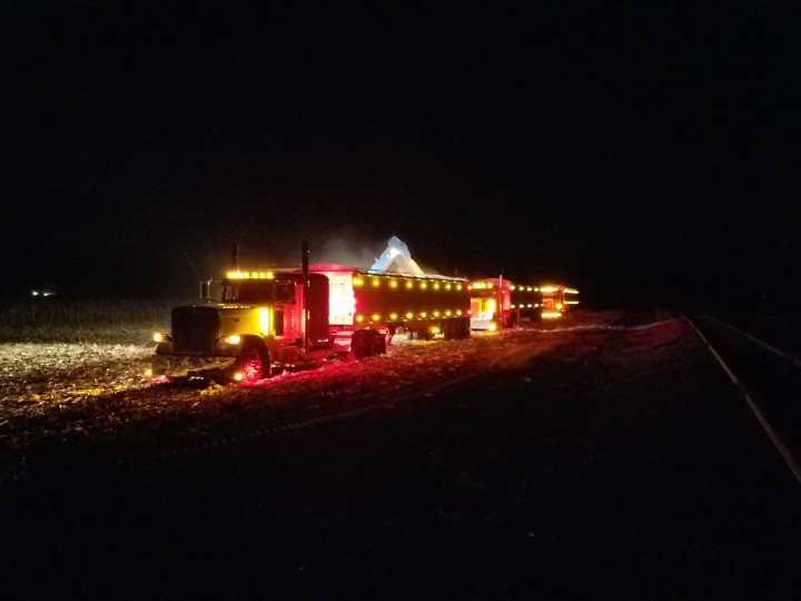 stump389's tweet photo. Keep those combines at full stick.....weve got trucks for days down at the end. https://t.co/jDDOmwoVZU