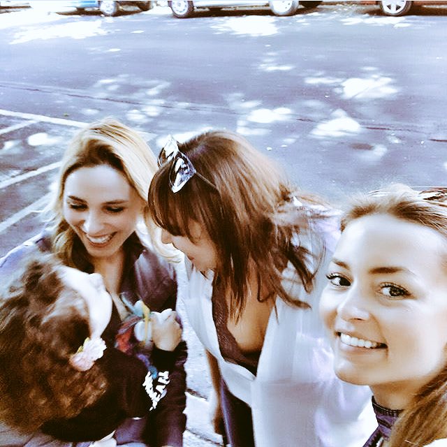 estefaniaCLUBE's tweet photo. Se reúnen @Estefania_OF @karcossio @Anboy88 👏🏻👏🏻👏🏻 https://t.co/yJdWb5MHZA