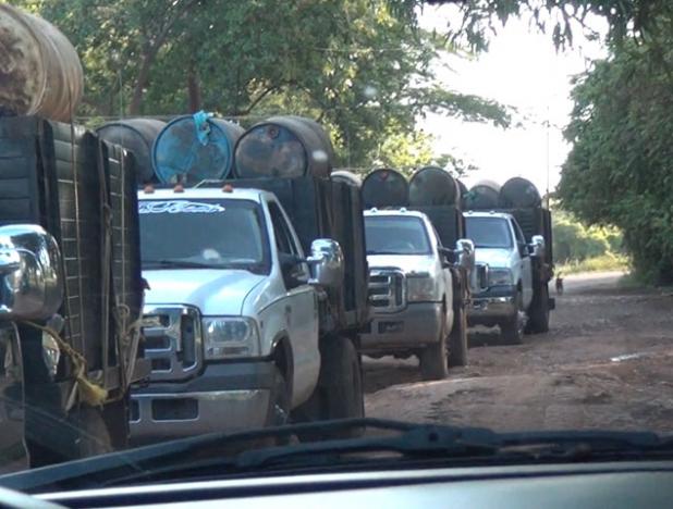 Caravanas de CAMIONES, llevándose para COLOMBIA millones de litros de GASOLINA y GASOIL, se han VUELTO algo NORMAL, desangrando a VENEZUELA.