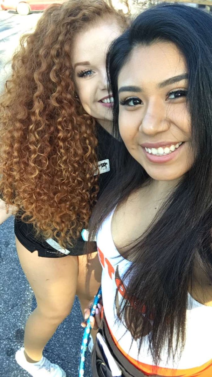 __eCoCo's tweet photo. #HootersTv https://t.co/kfIowXC9md