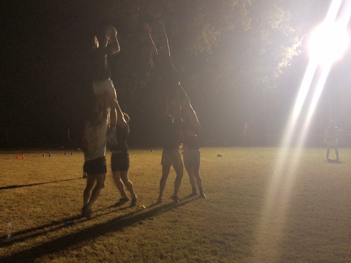 Gilgronis's tweet photo. Gets dark early at Stadium ATX #gotlights https://t.co/tufcQmg7KP