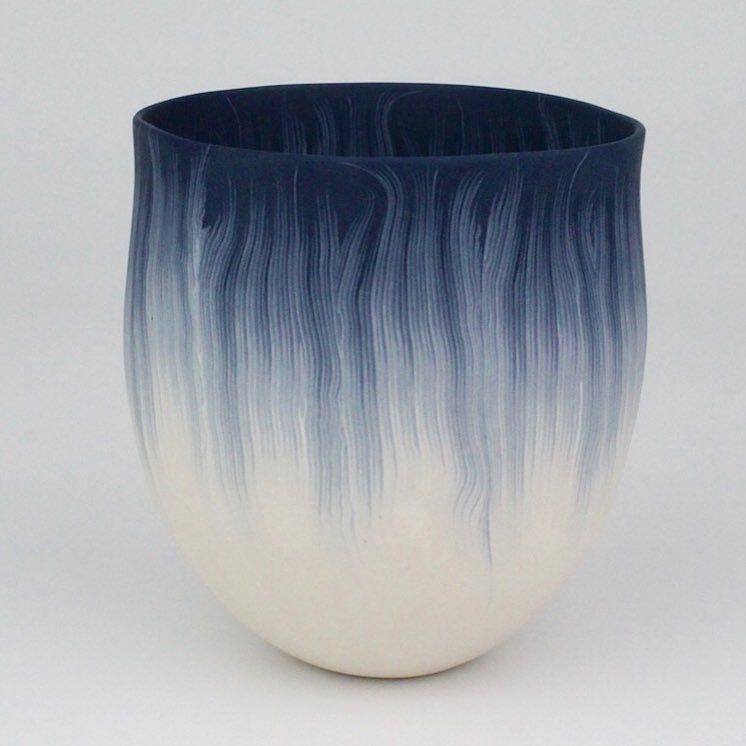 "Bowl 1107" by Thomas Hoadley. .
.
.
.
.
#thomashoadley #ceramics #vessel #beautiful #ceramicvessel #blueandwhite … ift.tt/2lYI8tv