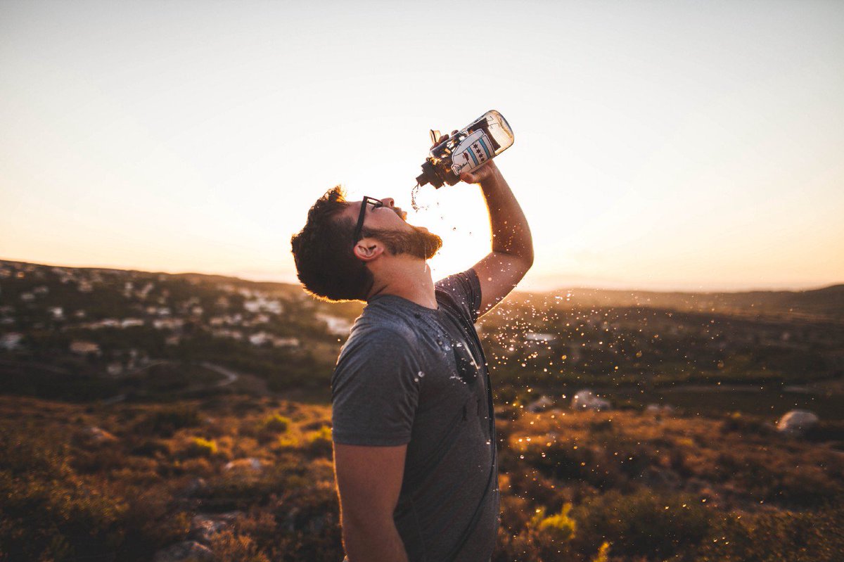 NuPods_'s tweet photo. How much water should we drink? How many glasses have you had today? https://t.co/ToLRsZvnBp #health #wellness https://t.co/FfPgYETSe5