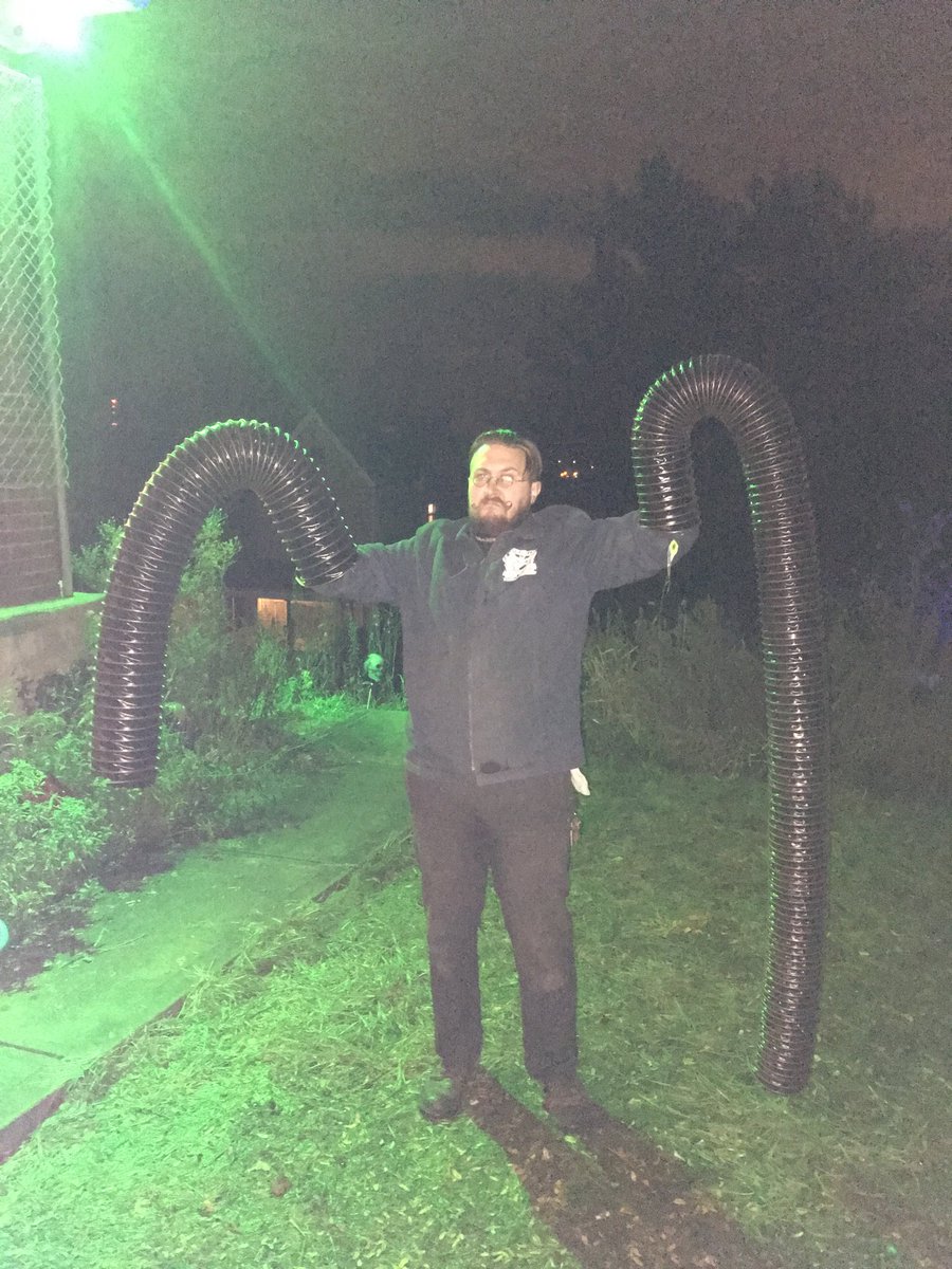 trundlemanor's tweet image. #VillainProblems My robot arms came today and they appear to be of an aberrant length!