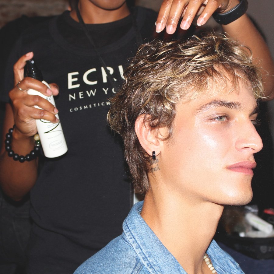 ECRUNewYork's tweet photo. #CurlPerfect Rejuvenating Moisture Mist replenishes lost moisture, calms frizz, and perfectly defines and restructures curls. Just spray it. https://t.co/KWVGAWWZ45