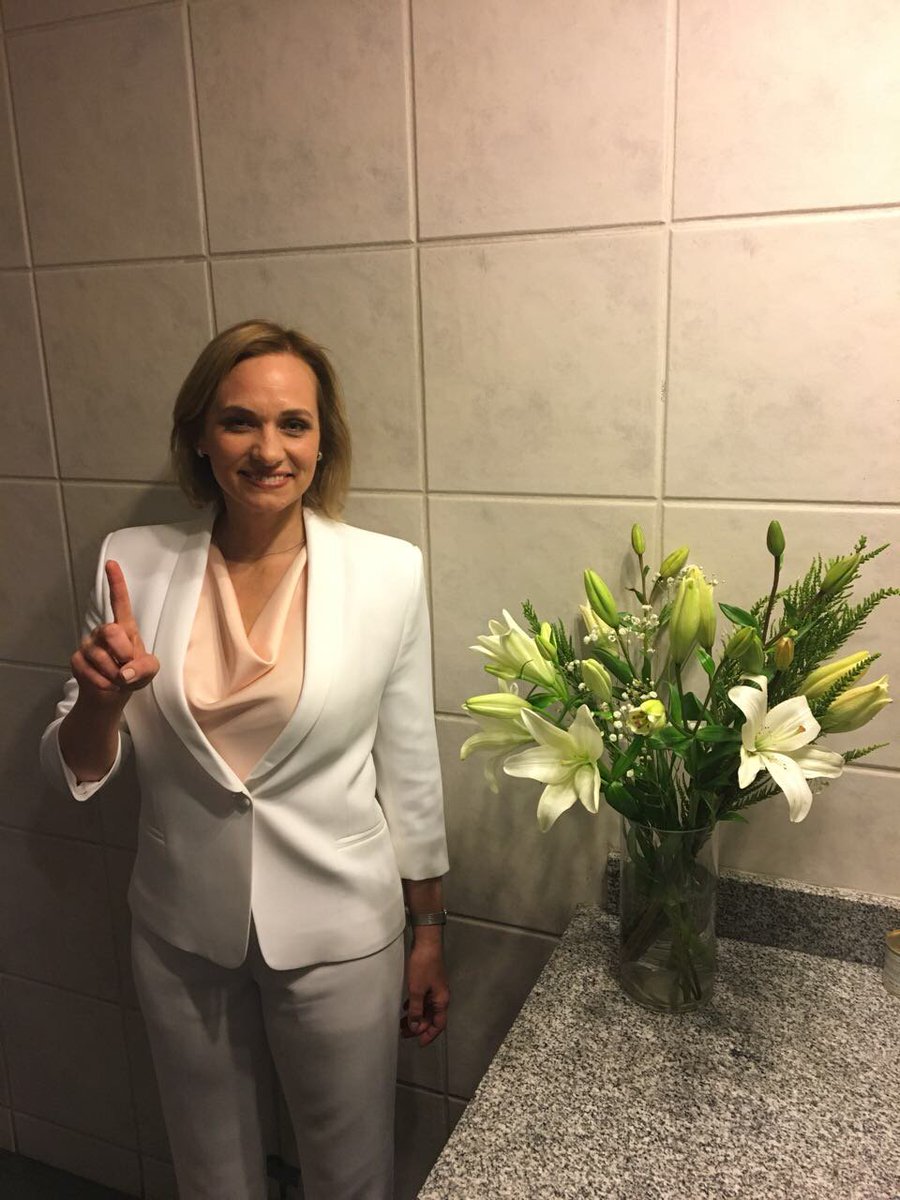 ElSurConGoic's tweet photo. Estamos en vivo junto .@carolinagoic #DebateAnatel  acá parte de sus propuestas #GoicEnAnatel #VotaGoic #Vota1 🐝🇨🇱☝️ https://t.co/luXpBGQe94