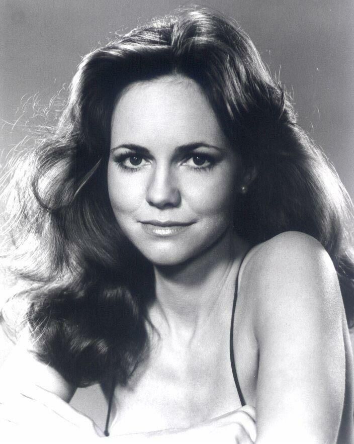 Happy 71st birthday to the amazing two-time Oscar winner, Sally Field! We like you, we really like you! 