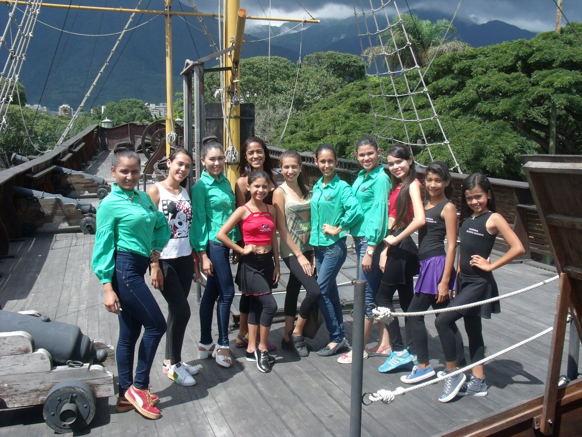 PalaciosModels's tweet photo. Nuestras modelos, junto a las ex participantes del Srta.Models Fashion Vzla 2017, en una actividad recreativa. #Models #SomosPalaciosModels https://t.co/xemtVc12VS