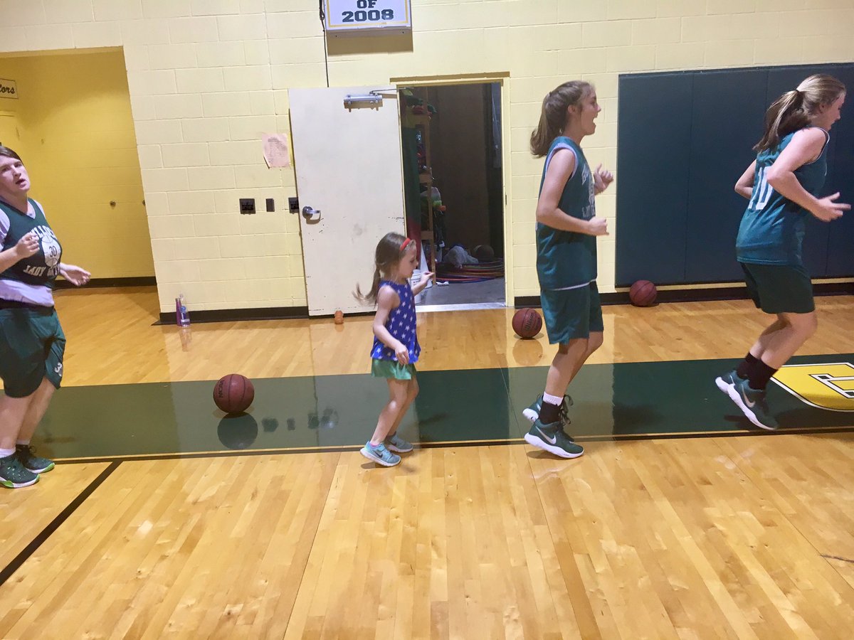 CoachHalWilson's tweet photo. Look who jumped in to do line jumps during warmups with the Lady Gators today! #UnderratedProspect https://t.co/qk0UghVLS6