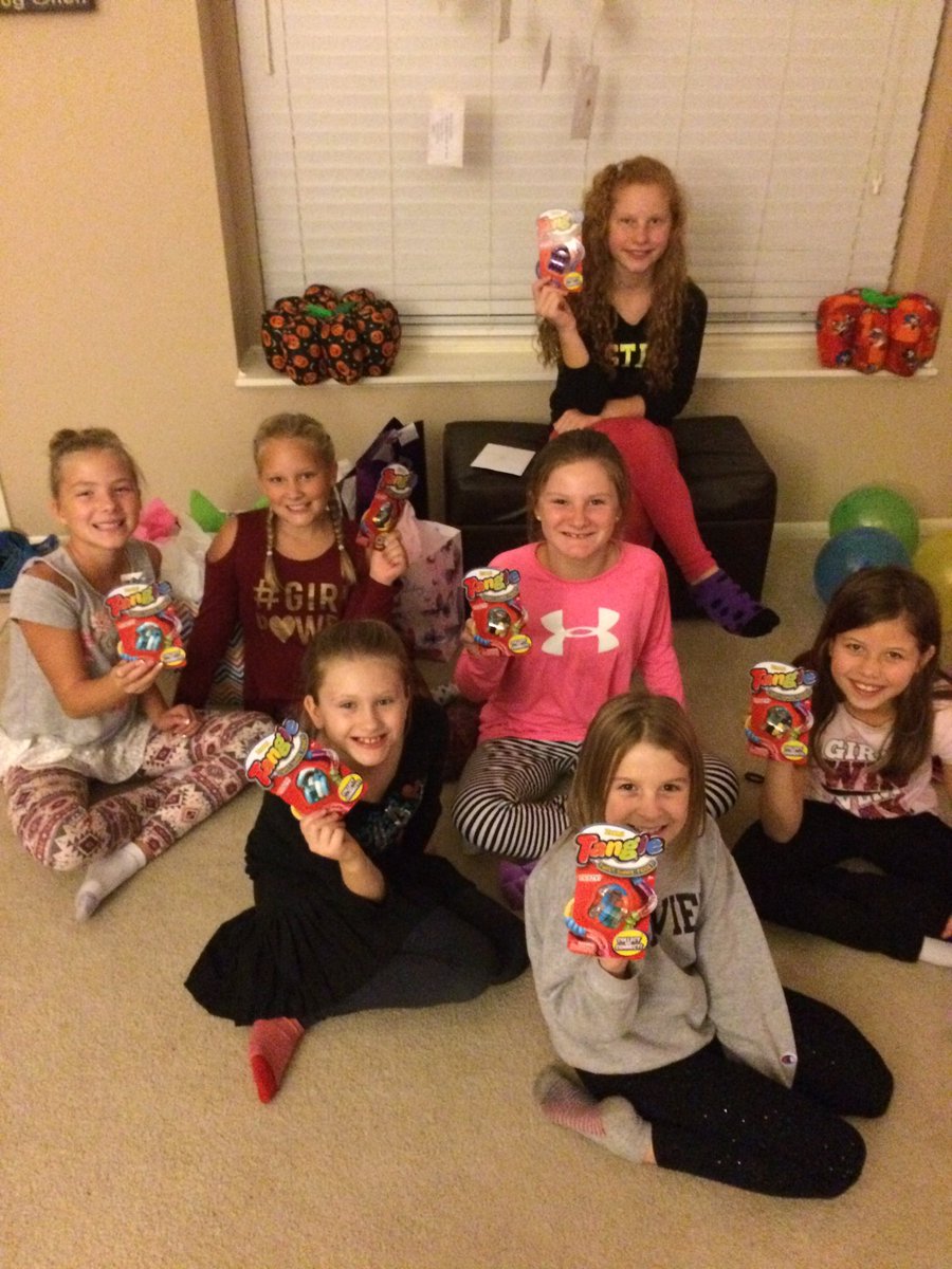 OHDisneyMom's tweet image. @ZURUToys @BSMMedia We love our new #TangleTwisted fidget toys!