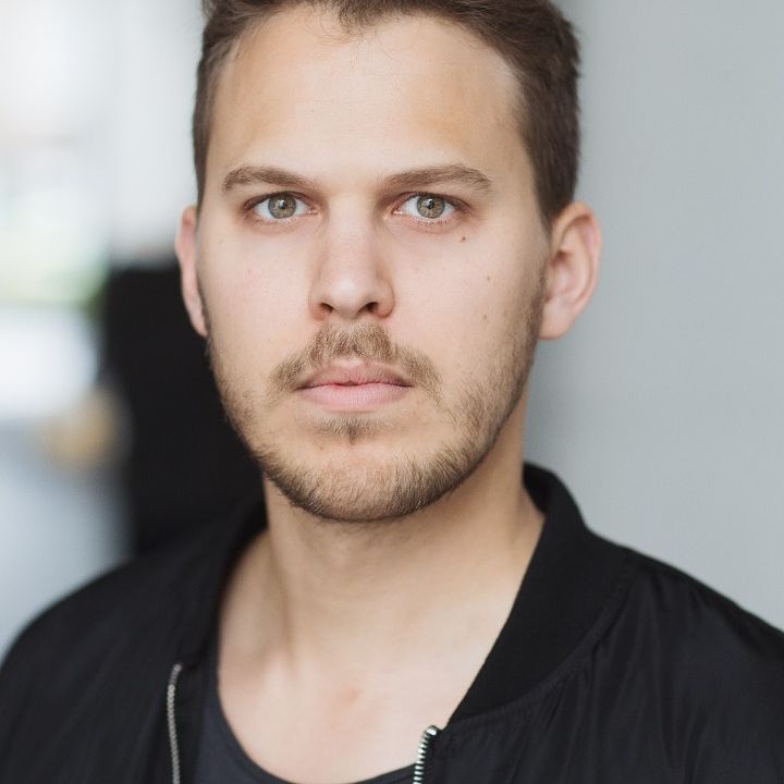 AdrianGawell's tweet photo. New headshots done by amazing Alishia Love!
#actor #Headshots #actorslife https://t.co/iKKOw9kfUo