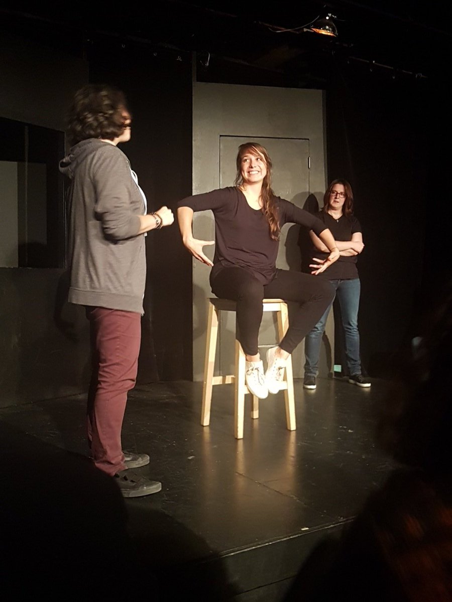 mprovfest's tweet photo. À la barre des témoins : Madame Burger ! #mprov #improv #impro https://t.co/6wlvSKtnMp