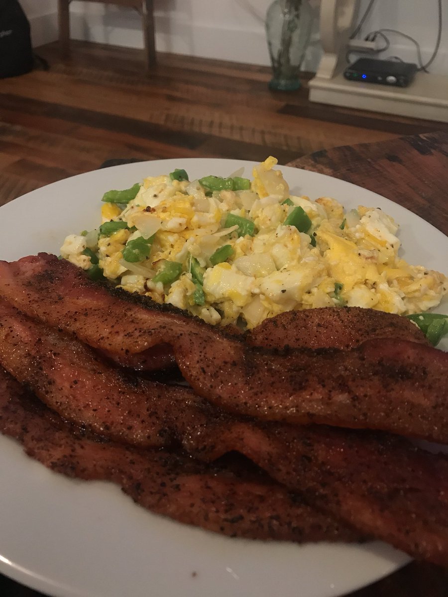 MissDesiii's tweet photo. @GordonRamsay how about this bacon and egg scramble 💁🏼 https://t.co/m0Hh34CuTm