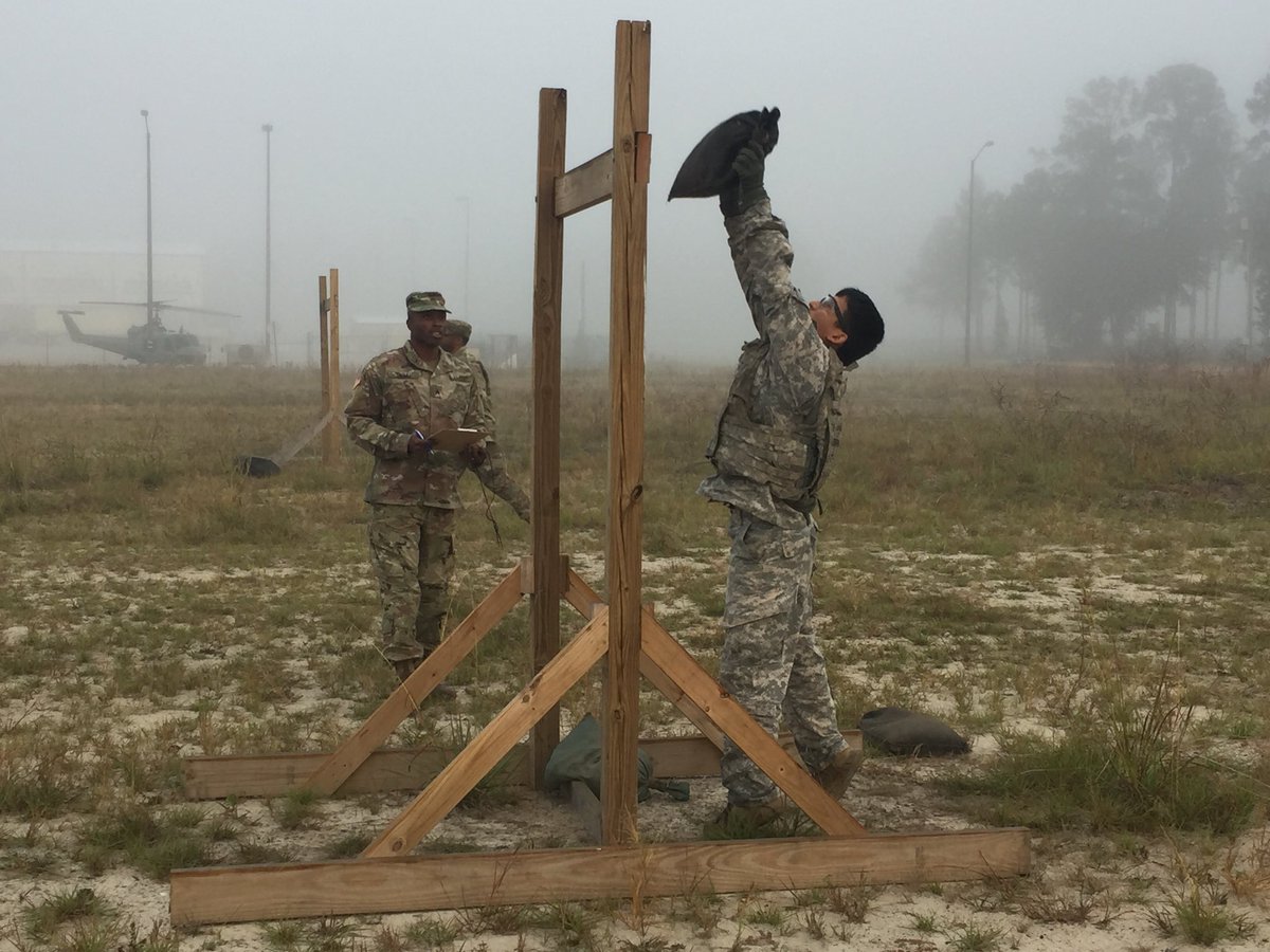 FCNCOChampion's tweet photo. HHC 92 EN BN getting after it during final SRT #maxreadiness @20thEngBrigade @FORSCOM @FORSCOMLdrDev #functionalfitness https://t.co/WQIj7S4yTf