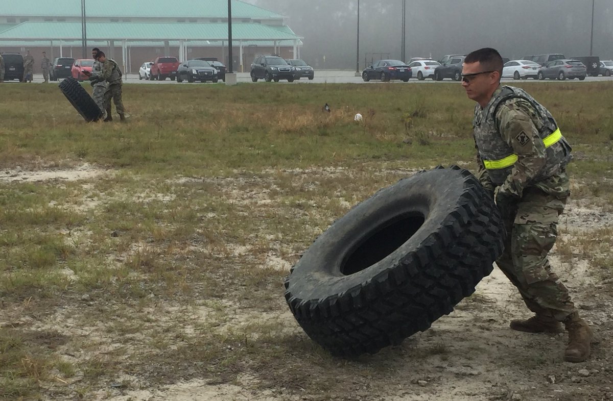 FCNCOChampion's tweet photo. HHC 92 EN BN getting after it during final SRT #maxreadiness @20thEngBrigade @FORSCOM @FORSCOMLdrDev #functionalfitness https://t.co/WQIj7S4yTf