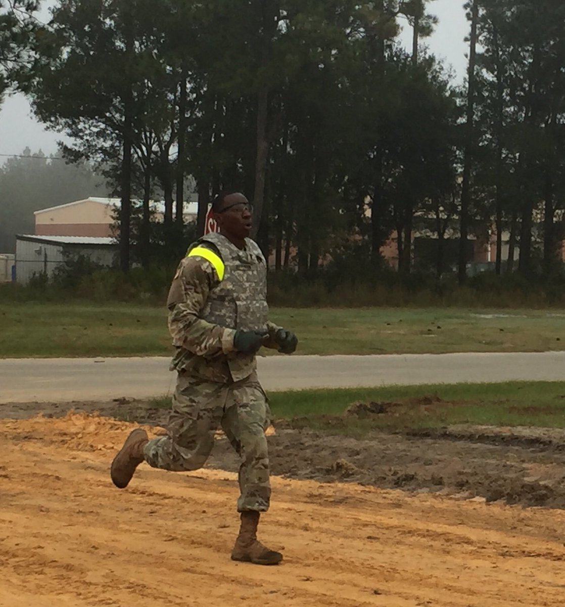 FCNCOChampion's tweet photo. HHC 92 EN BN getting after it during final SRT #maxreadiness @20thEngBrigade @FORSCOM @FORSCOMLdrDev #functionalfitness https://t.co/WQIj7S4yTf