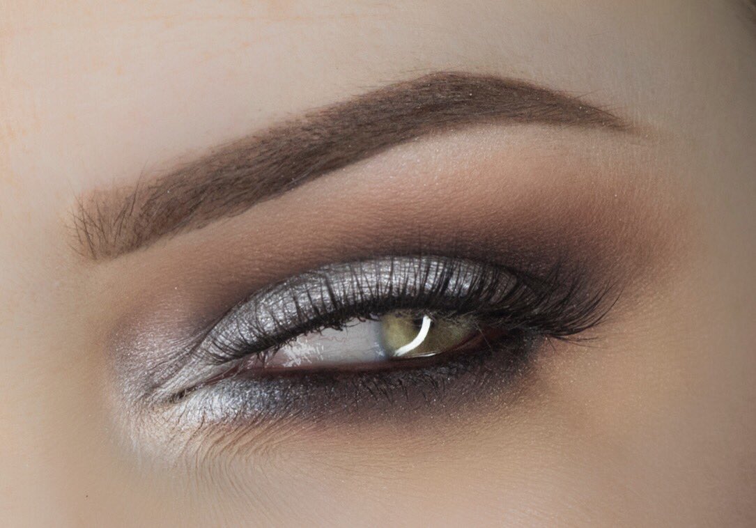 linzlewsions's tweet photo. Classic smokey eye @wetnwildbeauty @ABHcosmetics @ESQIDO @hudabeauty deets on instagram ❤️ https://t.co/759AO1tubP