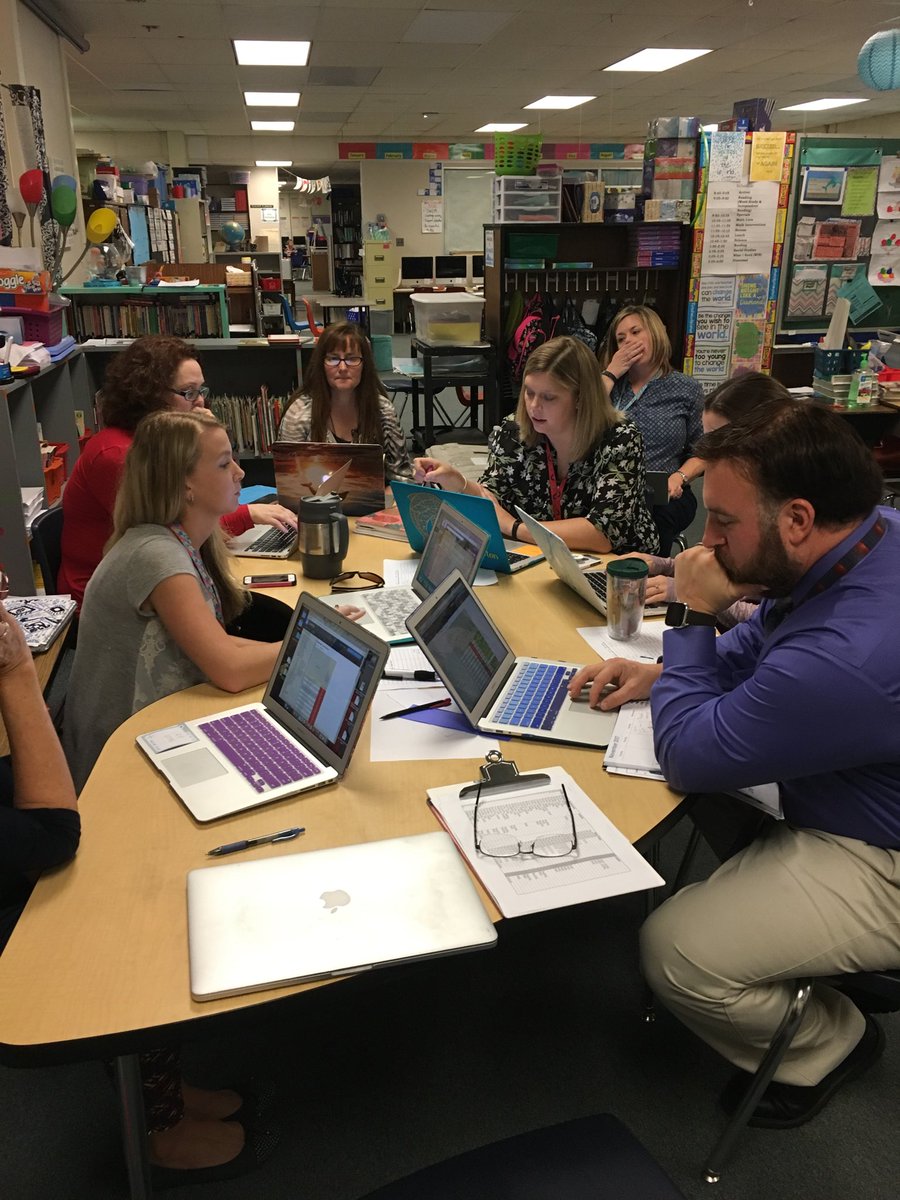 rogerbanko's tweet photo. DES 4th grade Collaborative Planning Team getting to know Unify. https://t.co/QF2nTQF7qh