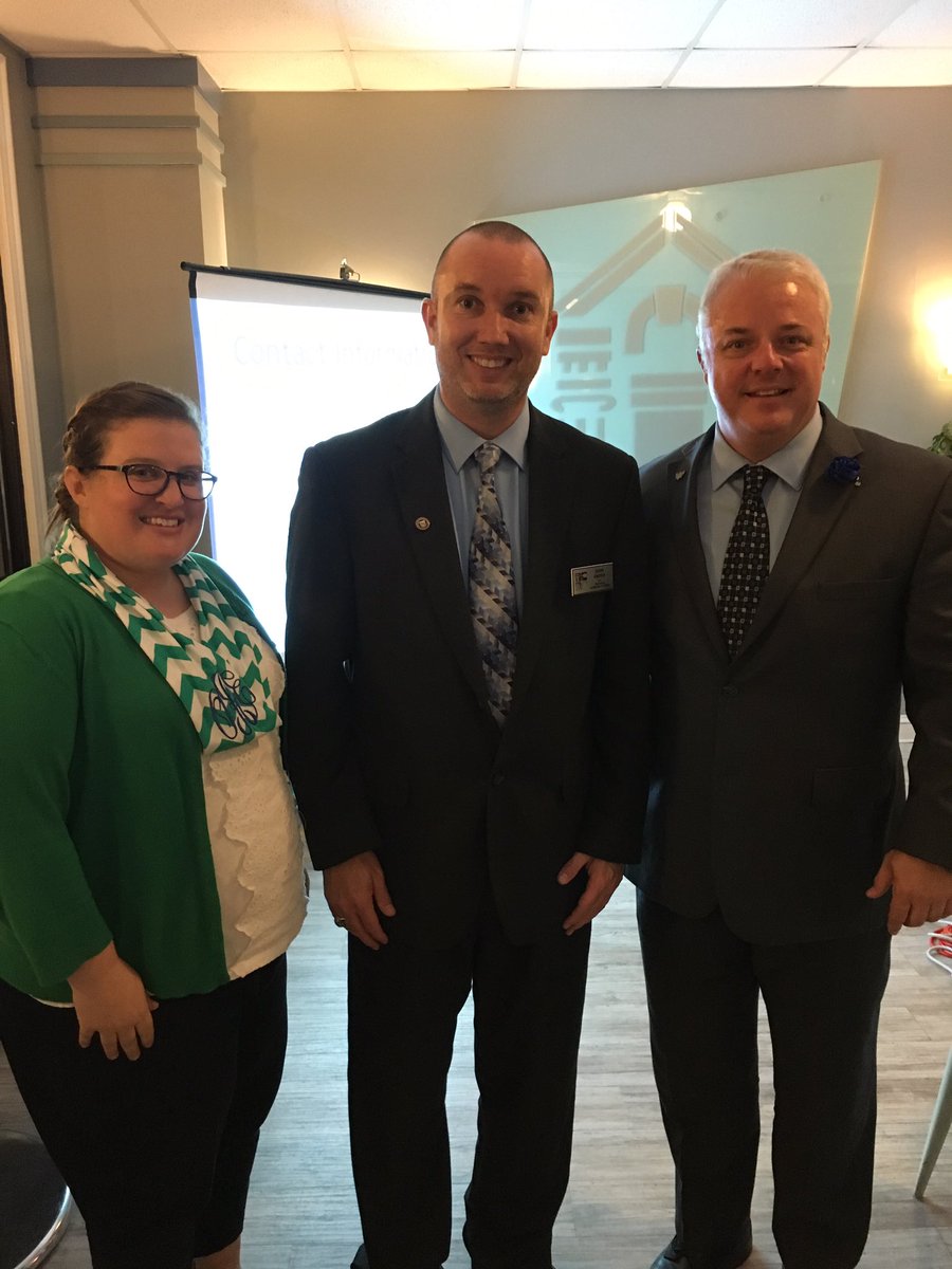 CEC_HS's tweet photo. @Kim_Scott_15 #CCSTOY @jasongriffinhgs #NCPOY and @UNC92 share time networking @CravenPAPA https://t.co/BkgqHNAzGg