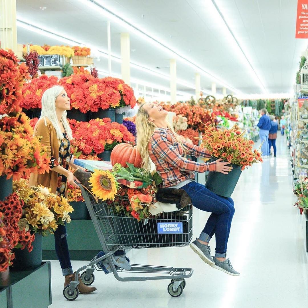 HobbyLobby's tweet photo. When you find out #fall floral is 50% off! π»π π·: IG User @shopfillyflair #HobbyLobbyFinds #EverythingFall https://t.co/xJz7QGUdlj https://t.co/RAR5t576N0