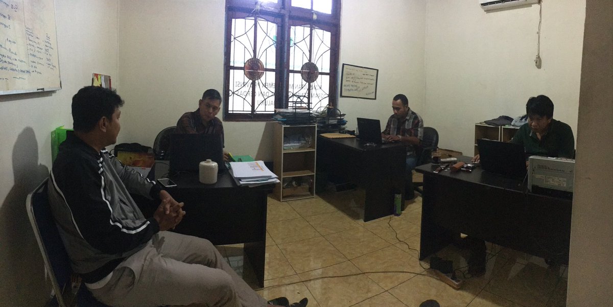 gsc_maluku's tweet photo. Diskusi Tim Konsultan GSC dgn Kadis PMD Kab. Maluku Tenggara Barat terkait Rumah Desa Sehat, tindak lanjut Rakornas RDS. 
@taufikmadjid71 https://t.co/TKlajrqQgd