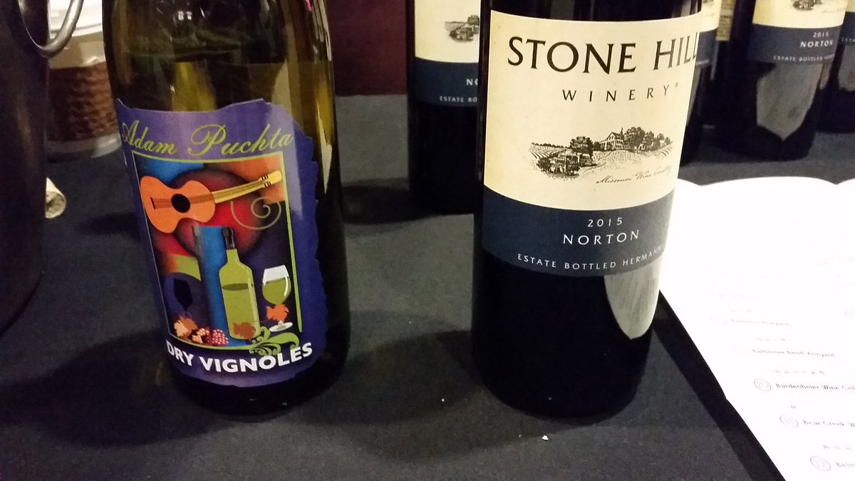 allison_rollin's tweet photo. Norton (on the right) - a very tasty varietal from Missouri. Who knew!? #wmtc17 #mswine #winelover https://t.co/vQbVgFpRhJ
