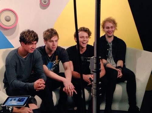 5 секунд до битвы. 5 seconds. The wants of summer cheat. 5 секунд назад. 5 seconds of summer 2014.