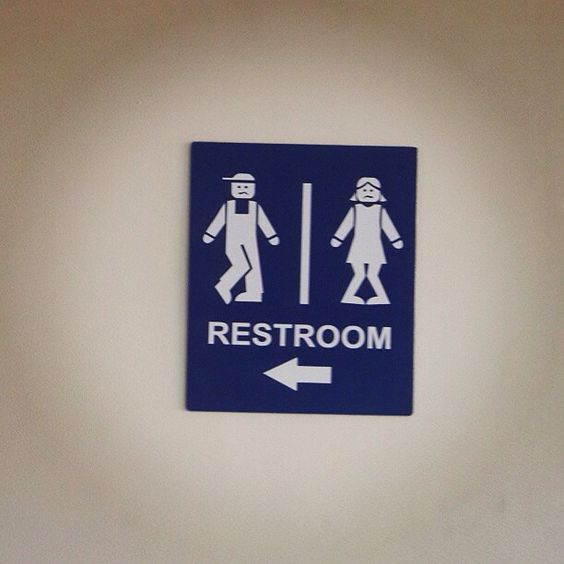 BelleFoshSigns's tweet photo. We thought this was an interesting sign...#whenyougottago #winnipeg 😂 https://t.co/brNIwN4Ege