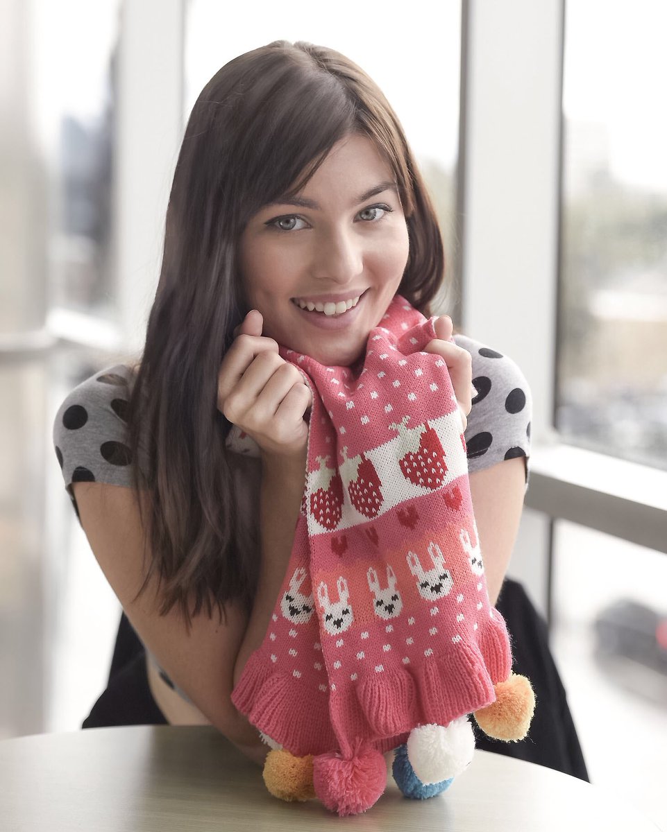 whipwraps's tweet photo. Perfect gift to keep her warm 🎅🏼https://t.co/Uib8CAmnNx #ChristmasInTheAir #WinterIsHere #scarves https://t.co/qCAOvAf7pF