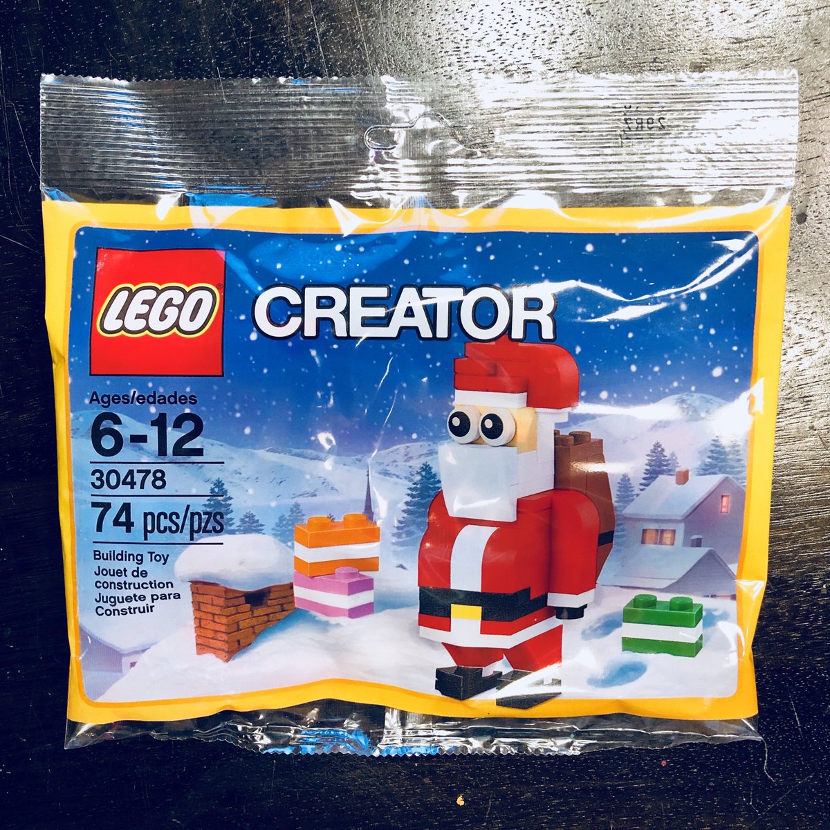 LegoBrickGuy's tweet photo. Picked up ol’ Saint Nick at Target for less than $4. https://t.co/teT5w8fgNK