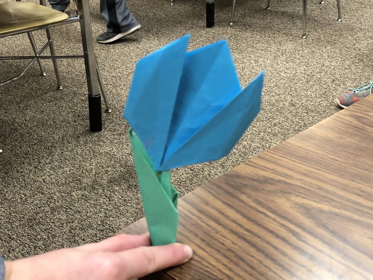 FPLibrary111's tweet photo. Our first Maker Space week!  Sixth grade tried Origami and Connecters!  #STEAM https://t.co/9anOTZvsh3