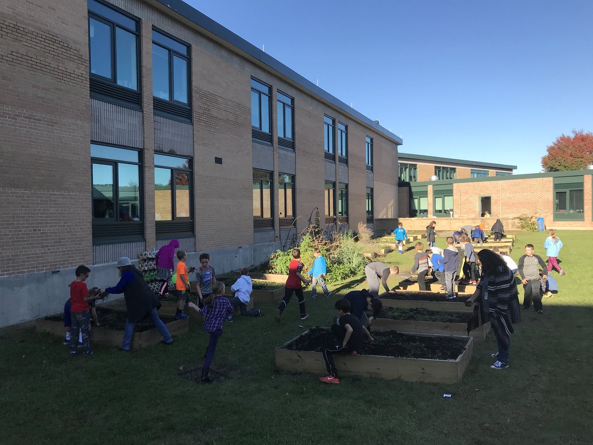 SNISEcologyClub's tweet photo. And we’re off! Previewed what our trout program will be like and then we got dirty, weeding the SNIS garden beds! #dirtyhandsaregood https://t.co/vGvQsPCWNn
