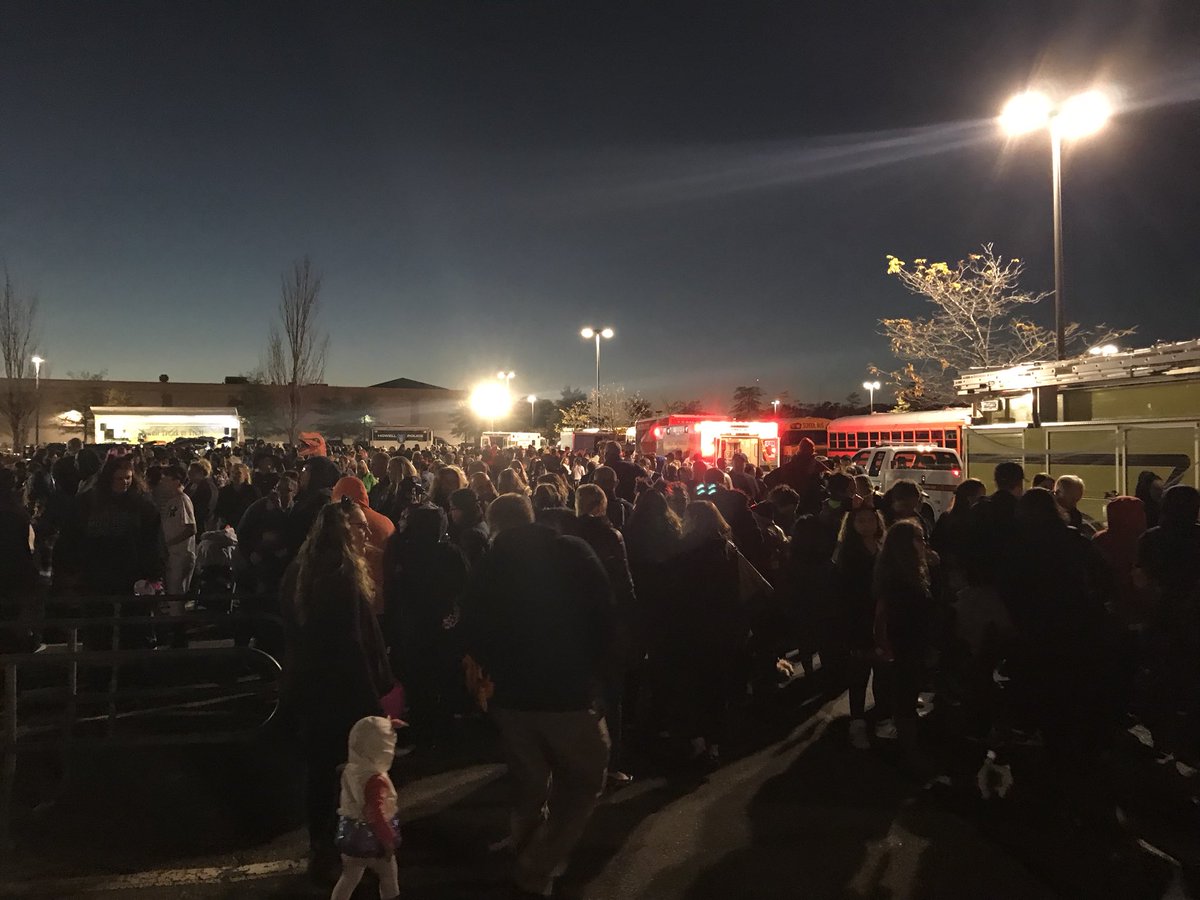 huge turnout this year! #TrunkOrTreat2017 <a href="/Traci_Brennan/">Traci Cuthbertson</a> <a href="/S2Roche/">Stefanie Roche</a> #HowellTarget