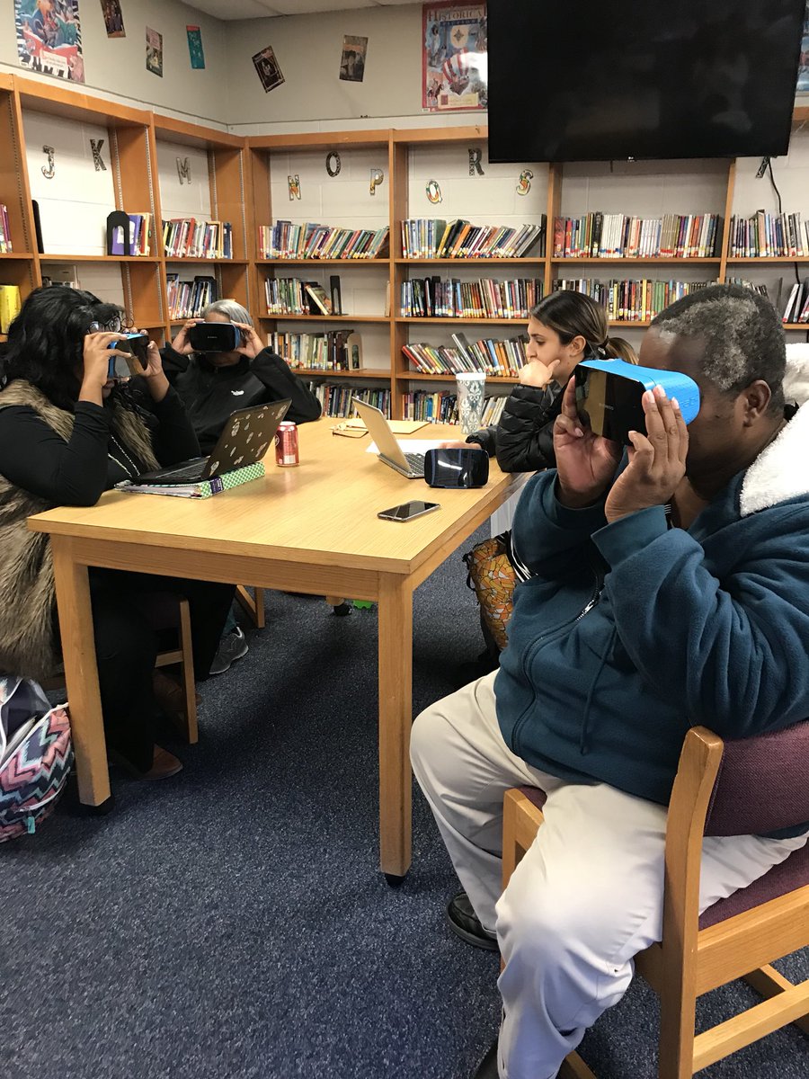 ebessharonking's tweet photo. EBES had a BLAST with our new Virtual Reality devices!!! It was cute and funny all in one!!!  @EdwardBestFCS https://t.co/EwpVTkGFal