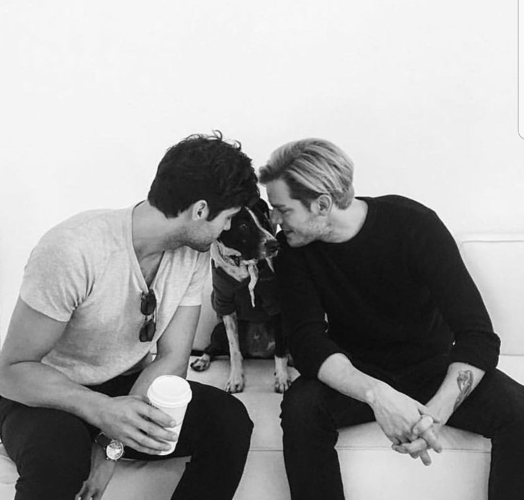 SerinaMaja's tweet photo. I have never wanted to be a dog so much in my life, as I do at this moment.๐
#Shadowhunters #Parabati #United https://t.co/bANJ0ev2fA
