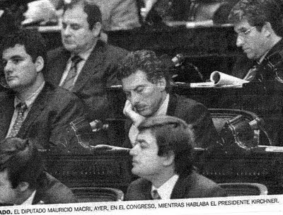 AlciraArgumedo's tweet photo. Como diputado, Macri faltó 277 votaciones de 321 que se realizaron en año (2006).
Ahora con el dedito acusa a los demás de ñoquis. https://t.co/fsZoT69WEf