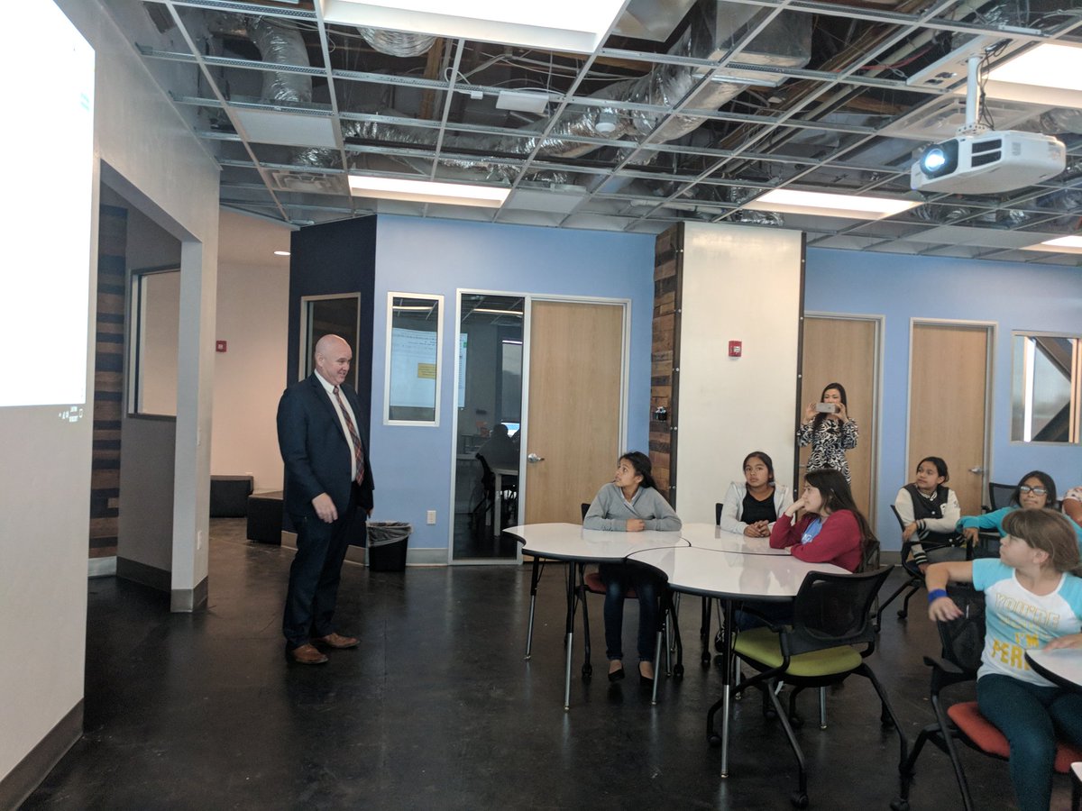 alicekeeler's tweet image. Fresno Unified @BobNelson_FUSD welcomed the #fusdcodergirlz to the space designed for them at BITWISE.