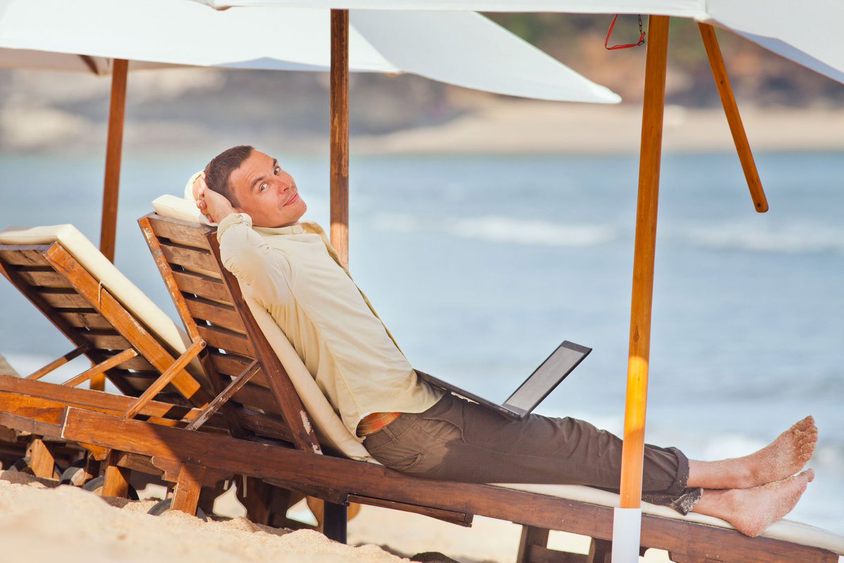 Employers Should Discourage Employees from Working while on Vacation ow.ly/VlOZ30g7hjr #employeehealth