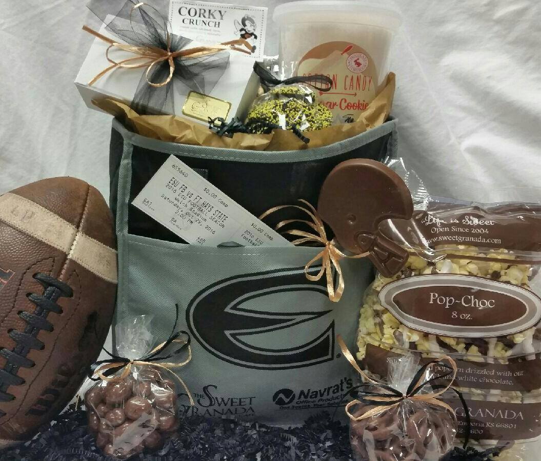 ESUSports's tweet image. RT for a chance to win the #GranadaSweetSeat prize pack &amp;amp; tickets to Saturday's Homecoming Game courtesy of @SweetGranada #StingersUp