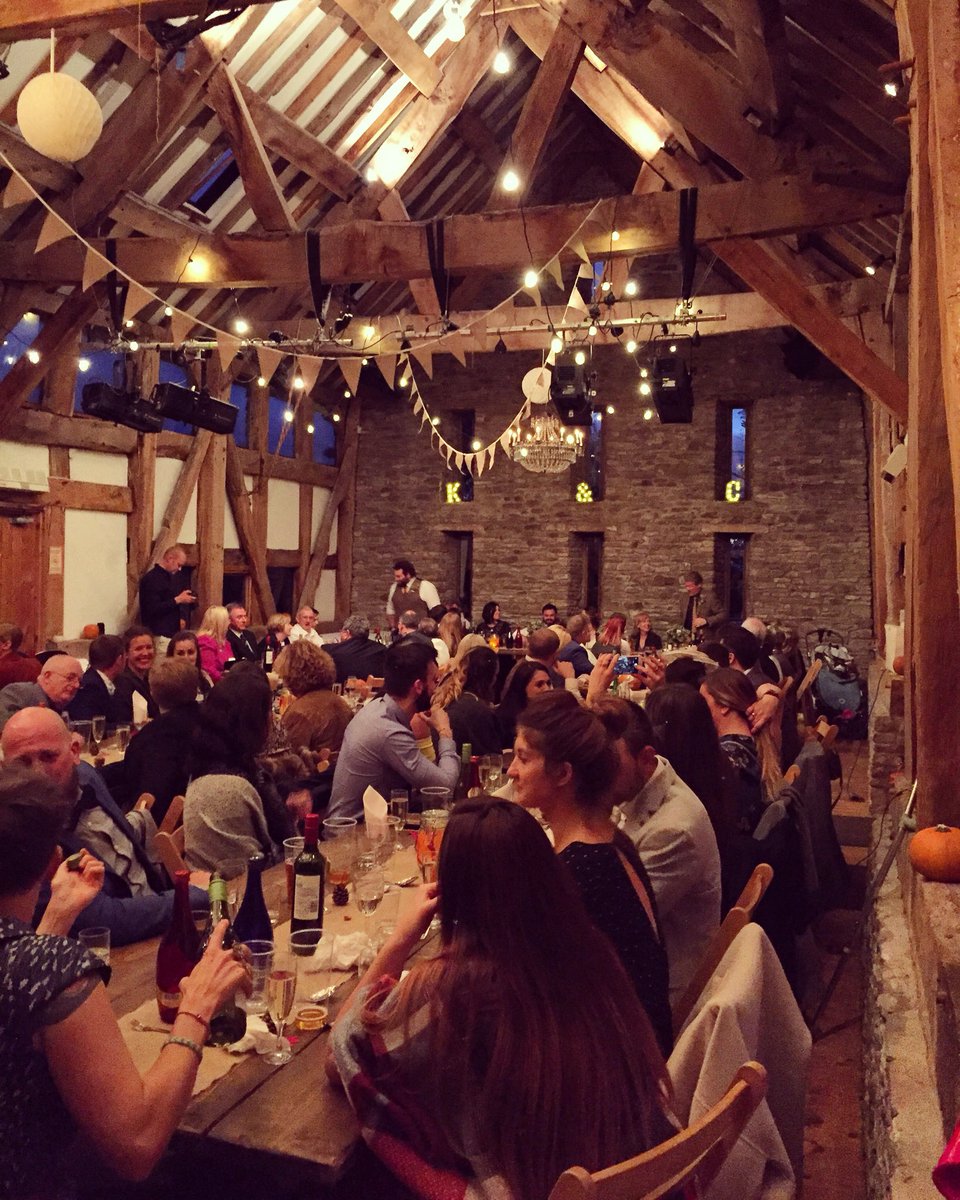 roamingcaravan's tweet photo. This weekend was the last wedding of 2017! And what a wedding if was ♥️ #caravanbar #mobilebar #treadambarn #wales https://t.co/V3PKtcDiwN