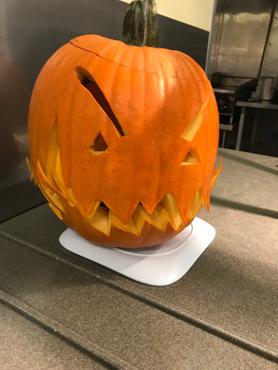 RinglingDining's tweet photo. Don't forget to vote on your favorite pumpkin at HC tonight! One employee and one voter will win $25 each! #ringlingdining #Halloween2017 https://t.co/xuLqmm09Np