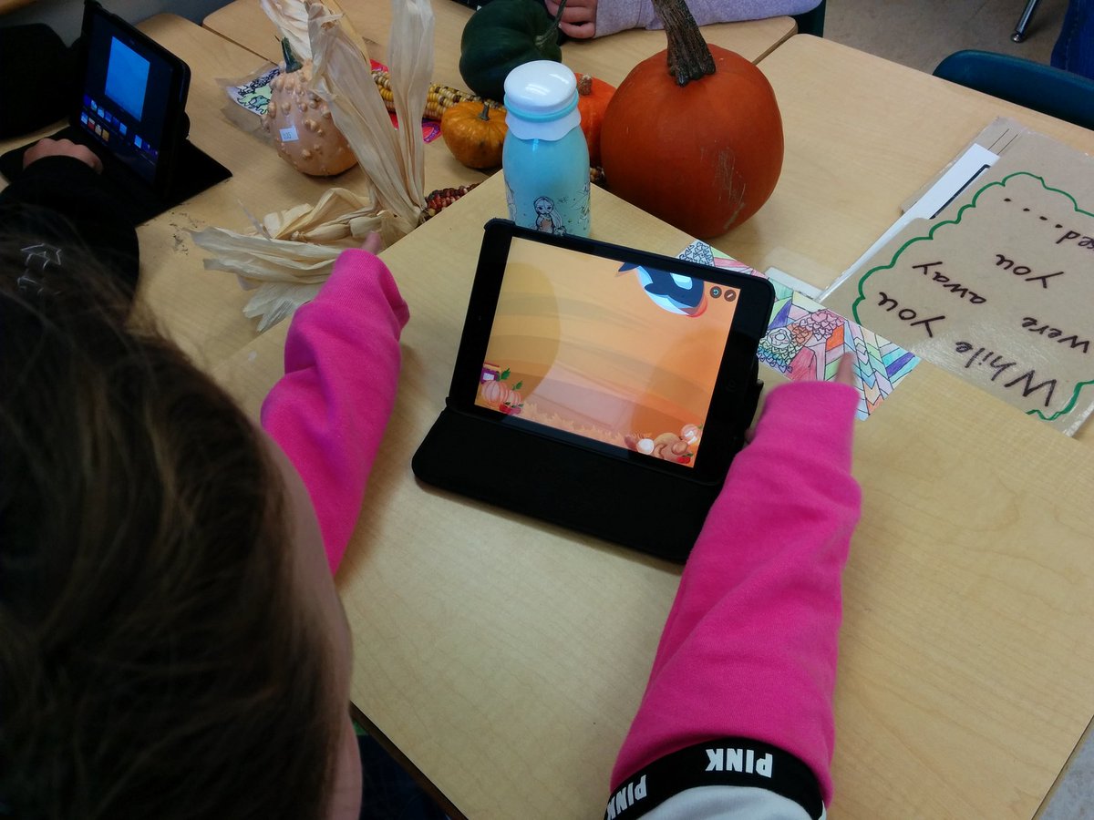 Our whales are swimming through autumn at Crofton Elementary @tractionsm <a href="/learningcode/">Canada Learning Code</a> workshop. #bandittour2017