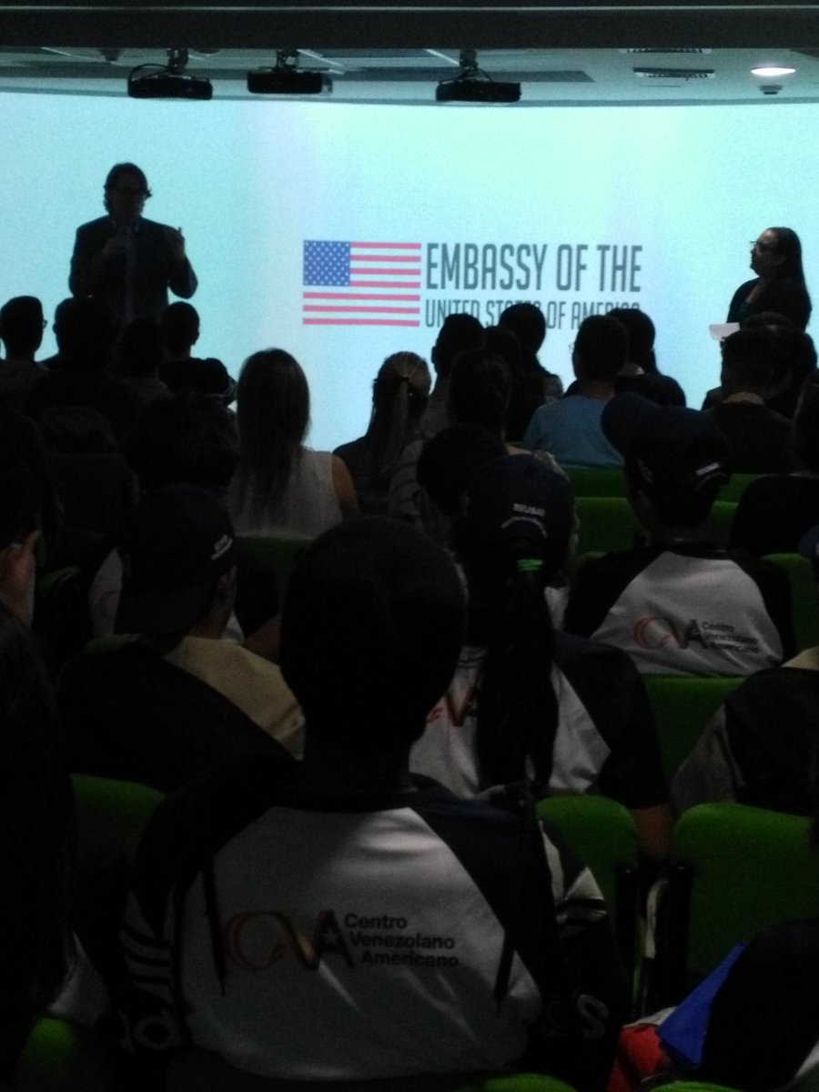 FTMovistarVE's tweet photo. Arte y Realidad Virtual #usembassyve #artinvr #arterv #MegaSalaDigitalMovistar https://t.co/3lRu8koXSL