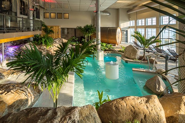 Découverte d’un #Spa tropical dans #MonCharlevoix au Petit Manoir du Casino #Brouillard #Quebec @ManoirduCasino  coupsdecoeurpourlequebec.com/2017/10/le-spa…