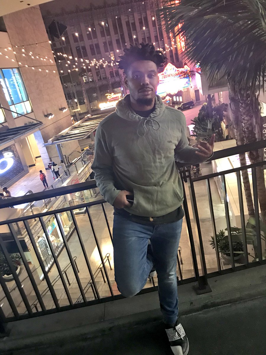 PrezDontCare's tweet image. HOLLYWOOD 🖤🎬 #STARsound #STAReverything