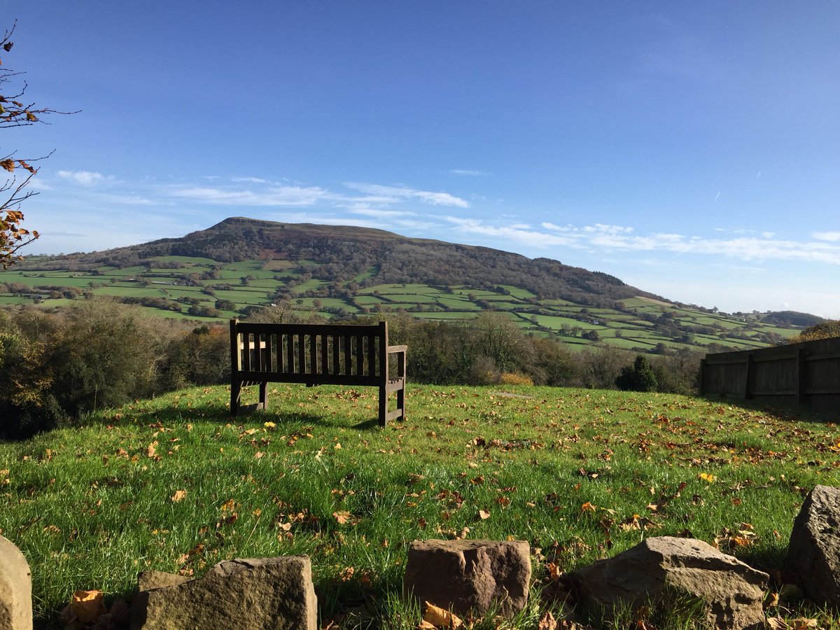 Fancy a sit down? 🍂 #visitwales #skirridfawr #holidaycottage #welshholidays